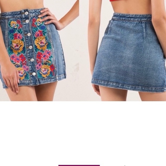 Signature 8 Denim Mini Skirt SZ S Blue Button Up Boho Hipster Floral Embroidered - Picture 2 of 10